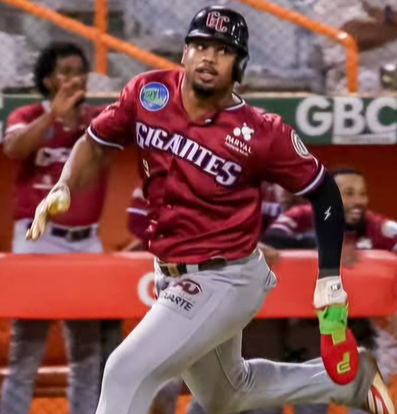 Deyvinson de los Santos da nuevo respiro a Gigantes