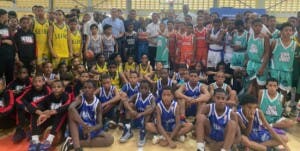 Reconocen a José P. Monegro en Convivio Minibaloncesto