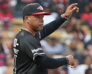 Escogido designa a Travis Lakins para abrir el primer juego