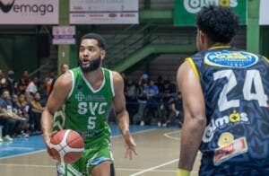 Antonio Guzmán y Savica vencen en basket Higüey