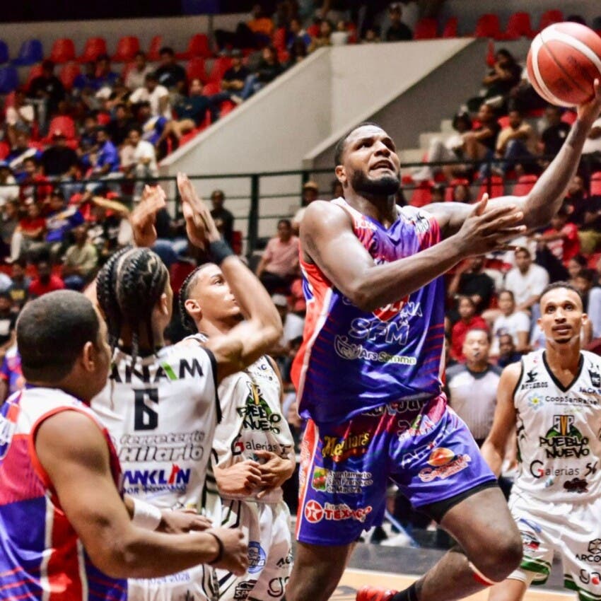 Luismal, 33 puntos y 20 rebotes en triunfo club Máximo Gómez