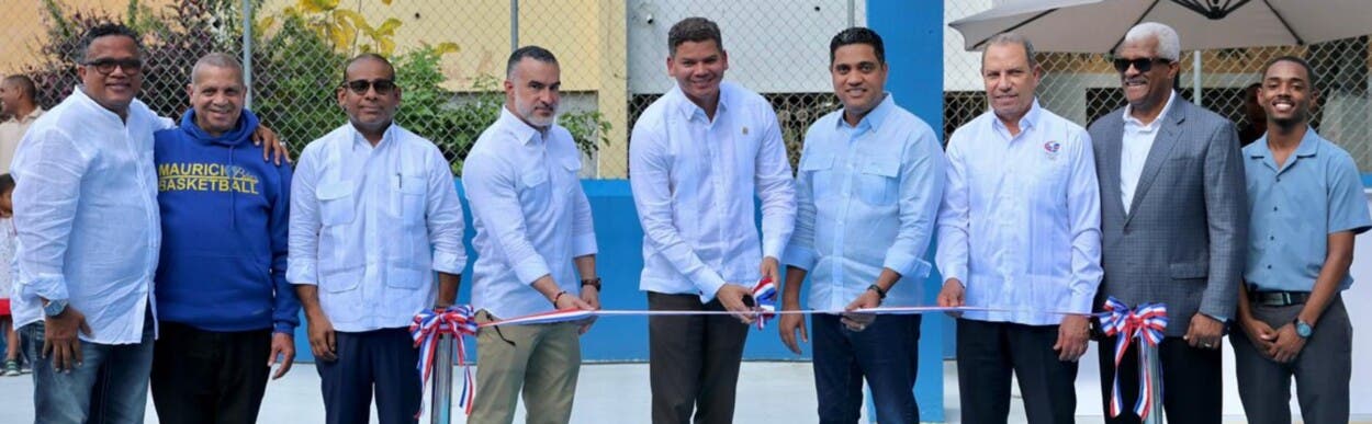Banreservas inaugura emblemática cancha de La 14 en Villa Consuelo