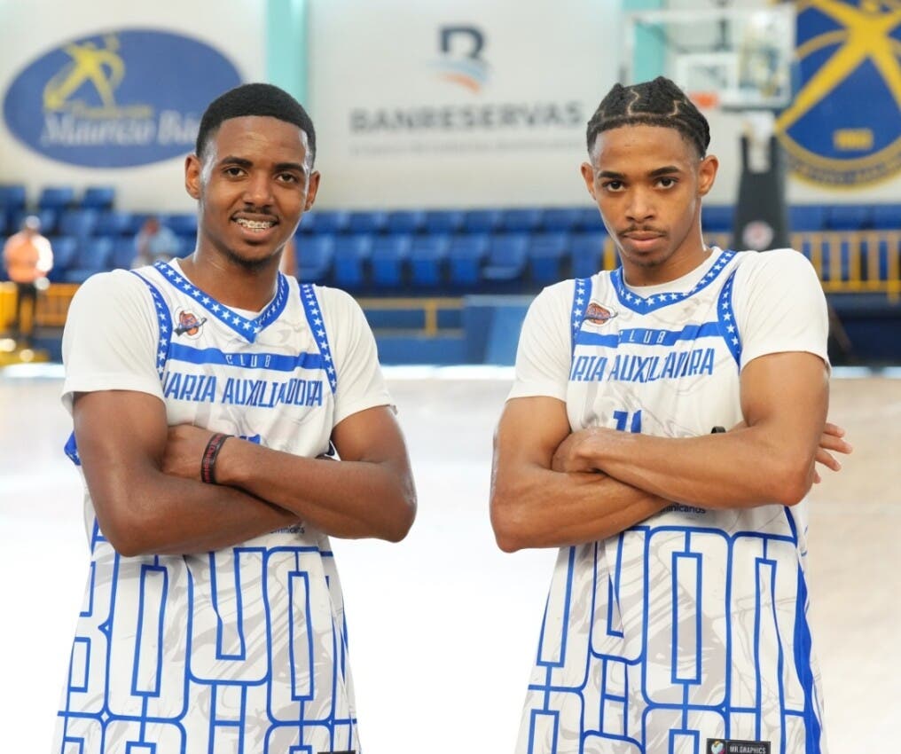 Los hermanos Dios  y Alexander Marte , quienes contribuyeron en la victoria del club María Auxiliadora.
