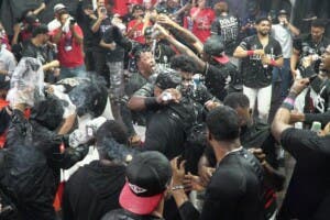 Regalo navideño rojo: Héctor Rodríguez lleva a los Leones del Escogido a la postemporada