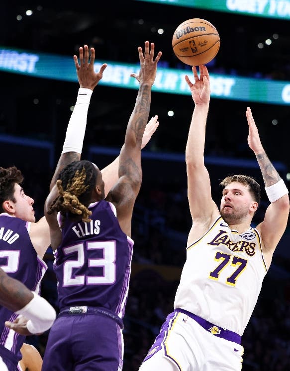 Luka Doncic y LeBron James paran mala racha de Lakers
