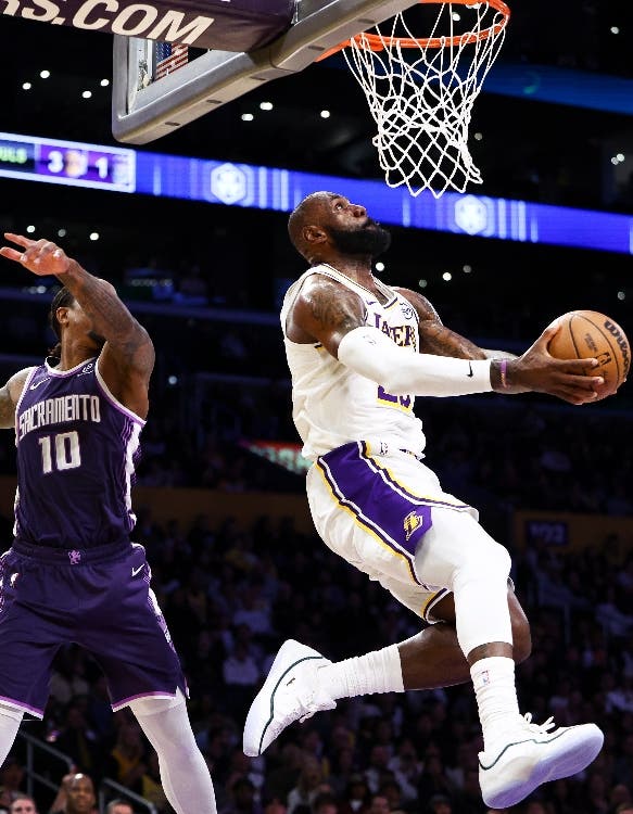 LeBron James tuvo 24 y Los Ángeles Lakers rompieron su racha de tres derrotas consecutivas con una victoria de 125-101