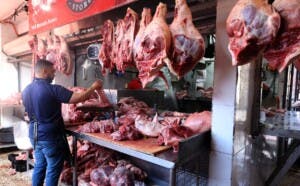 Ventas de carnes de pollo y cerdo caen 50 y 70 % en mercados del Distrito Nacional
