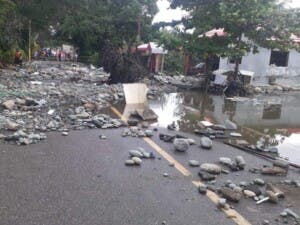 Cerca de un millón sin agua tras explosión en tubería causó caos en Santiago