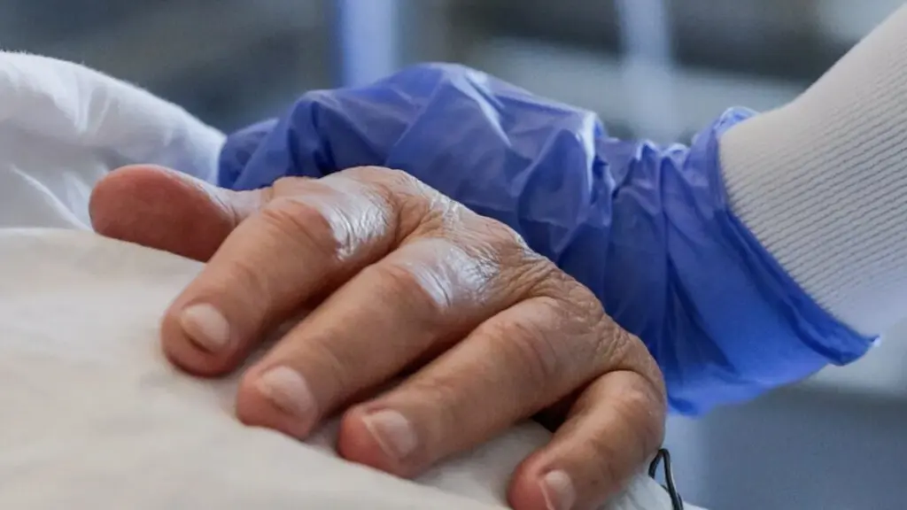 Kathy Hochul apoya ley de suicidio asistido en Nueva York