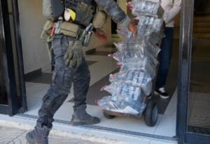 Las autoridades dominicanas detienen un alijo de 114 paquetes de cocaína