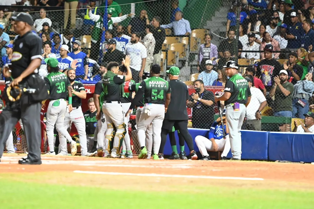 Las Estrellas superan otra vez al Licey y extienden a tres su racha de triunfos