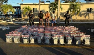 Decomisan 429 paquetes de cocaína en operativo conjunto en Baní