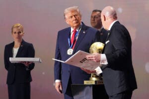FIFA distingue a Trump con un nuevo premio de la paz, en un giro inesperado para el organismo deportivo