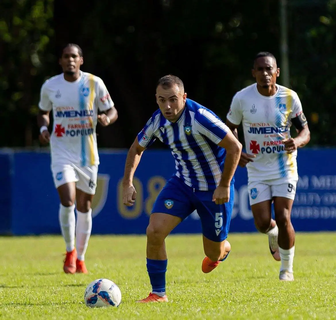 Pantoja sigue en el liderato del fútbol dominicano y ya tiene boleto a la Liguilla