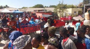 Alta afluencia de compradores colapsa el Mercado de Intercambio en Pedernales