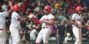 Leones del Escogido se afianza en el tercer lugar al vencer Águilas Cibaeñas