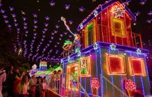 Alumbrados de Medellín: la Navidad al aire libre que enamora a visitantes de República Dominicana