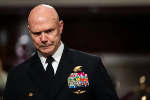 Almirante Bradley niega responsabilidad en ataque letal a narcotraficantes