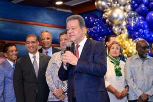 Los 72 abriles de Leonel Fernández