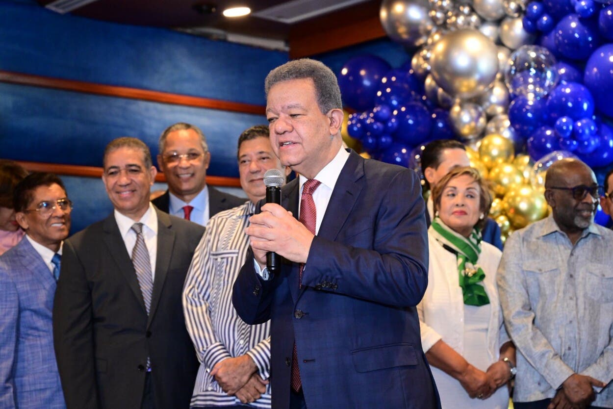 Los 72 abriles de Leonel Fernández