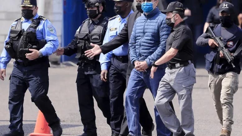 Trump anunció la semana pasada que daría un indulto total a Hernández, asegurando que el Gobierno del expresidente Joe Biden «tendió una trampa» 