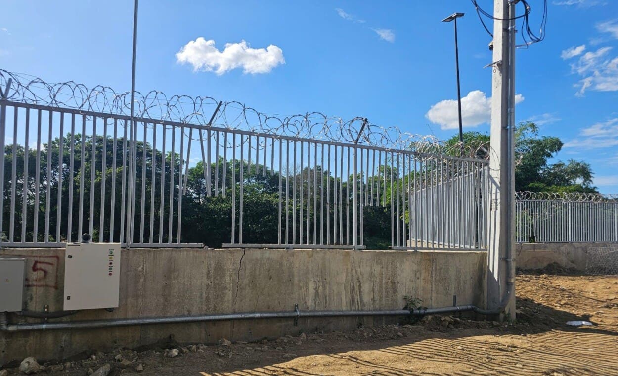 MIDE aclara que aperturas en verja fronteriza de Dajabón son autorizadas y temporales