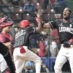 Junior Lake guía triunfo Leones con jonronazo y cierran 2025 invictos en Round Robin