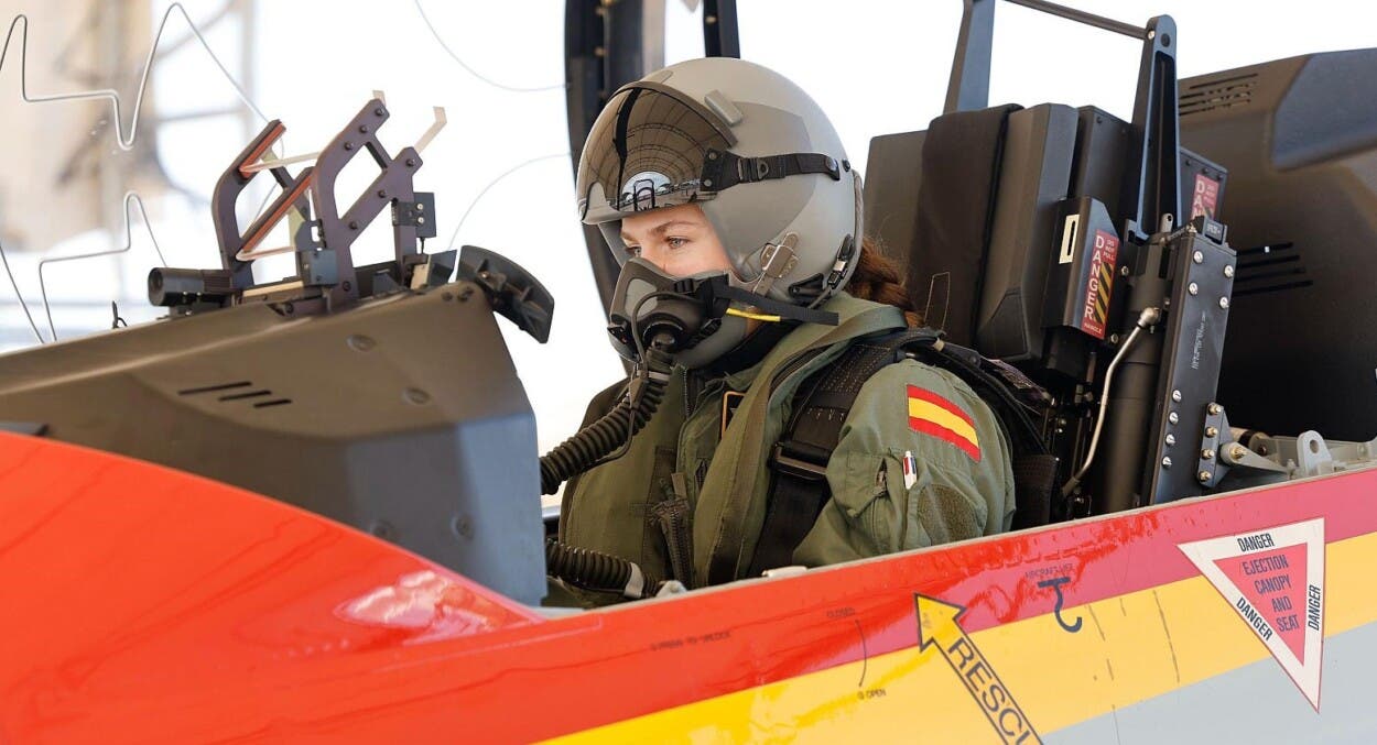 La Princesa Leonor vuela en solitario por primera vez