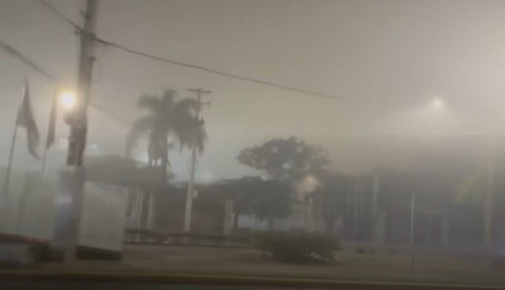 Densa neblina afectó el tránsito en la madrugada en Santiago