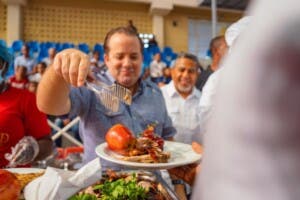 «La Brisita» alegra la Navidad en Puerto Plata con un gran almuerzo