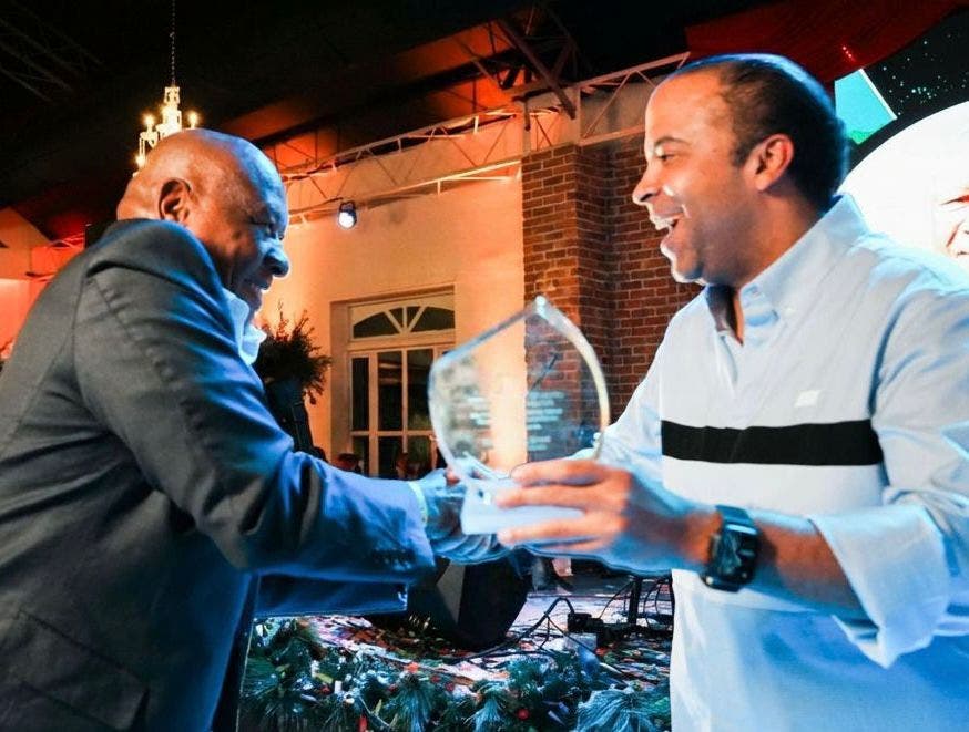 Refidomsa rinde homenaje a 51 colaboradores con décadas de servicio en la industria energética