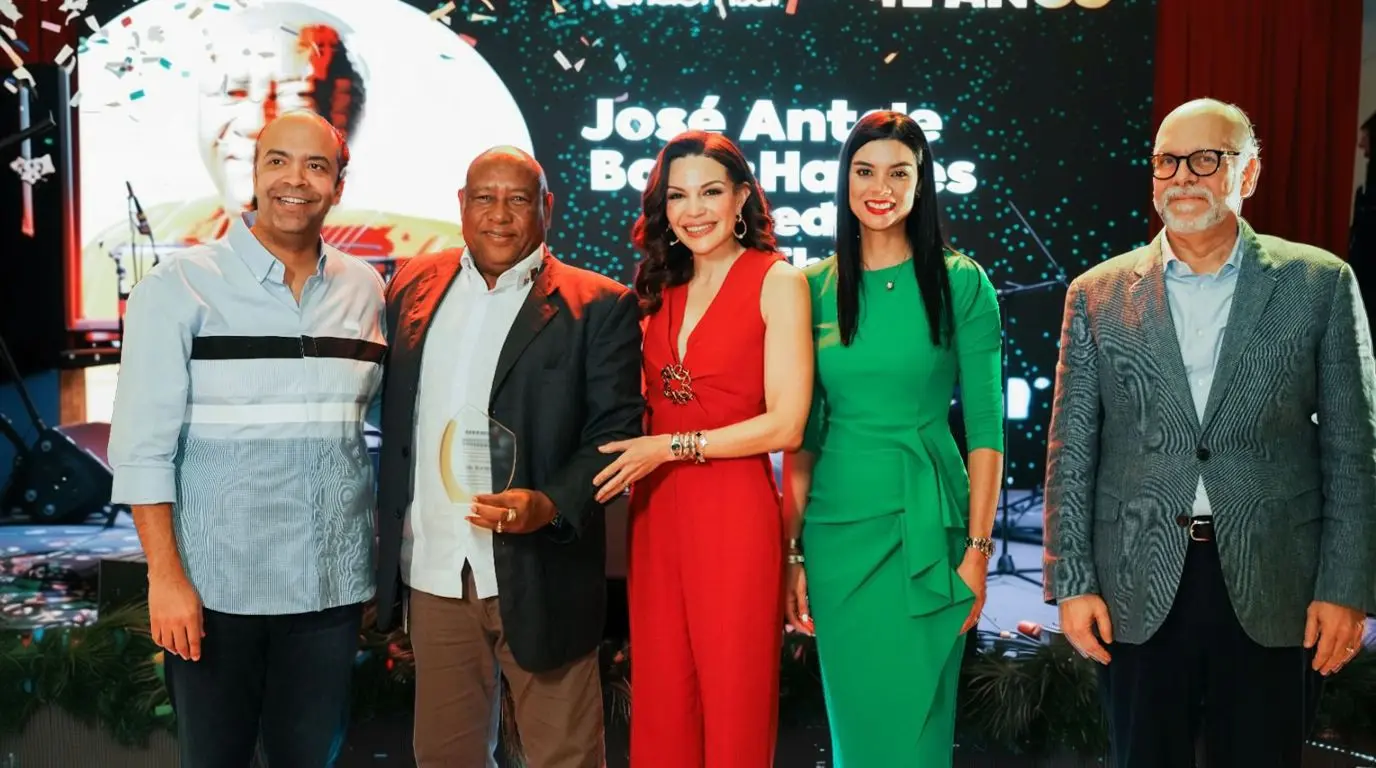 Refidomsa rinde homenaje a 51 colaboradores con décadas de servicio en la industria energética