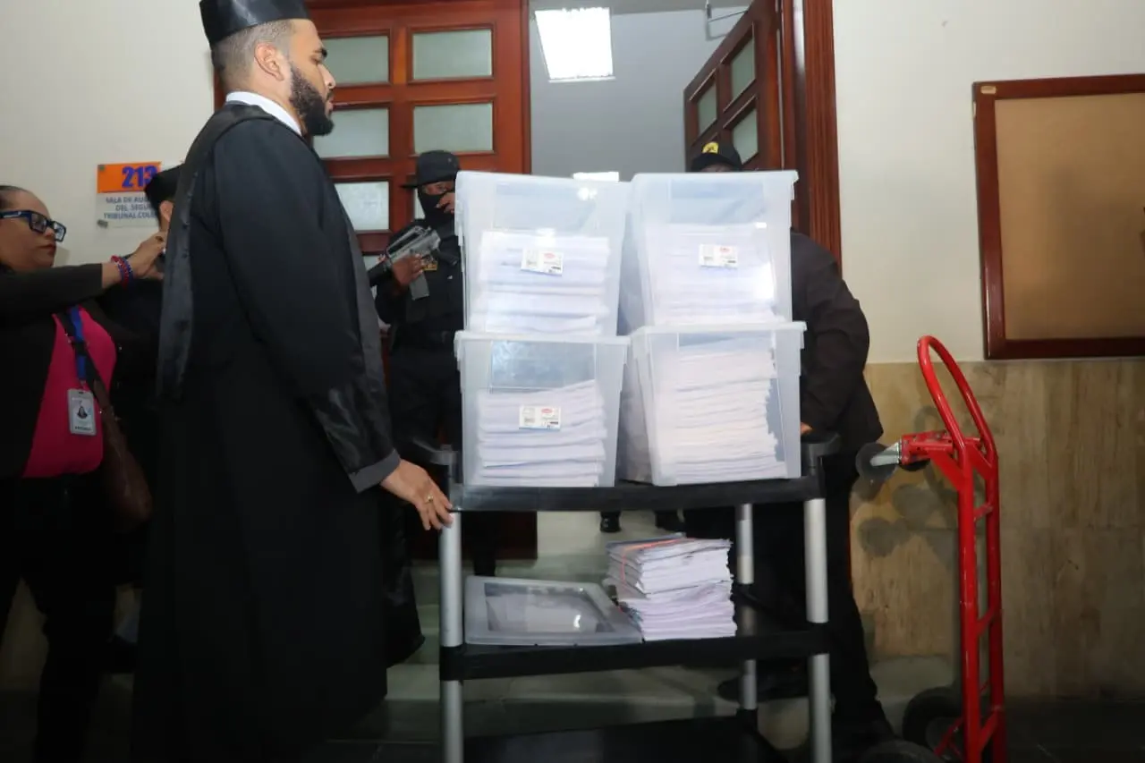 La defensa de Read Estrella presenta pruebas de arraigo y colaboración con el Ministerio Público en el caso SENASA