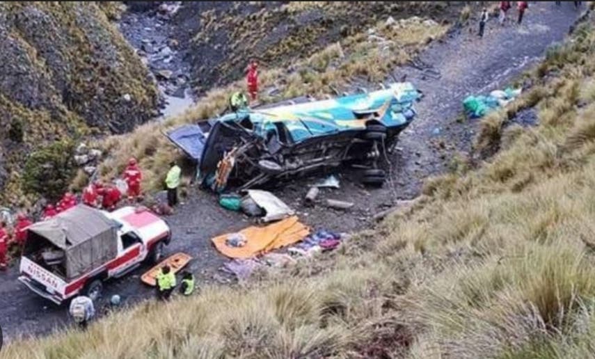 Al menos ocho personas fallecidas al caer un autobús en una zona subtropical de Bolivia