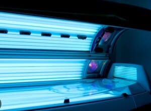 Camas solares se asocian a un mayor riesgo de melanoma y pueden causar daños en el ADN