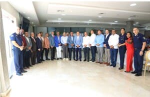 PN realiza almuerzo de confraternidad con ex jefes y ex directores generales