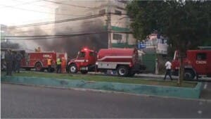 Se incendia Ferretería San Miguel en la avenida Independencia