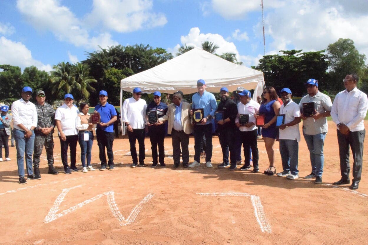 Arranca torneo navideño de béisbol ADLM con 2,900 jugadores