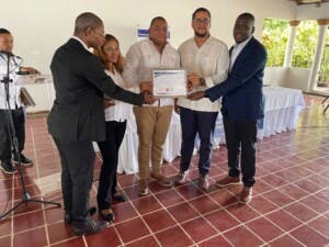 Alguaciles esperan que legisladores aprueben ley que dignificará su labor