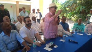 PRM en Pedernales: Hipólito Mejía encabeza encuentro con dirigentes por Carolina
