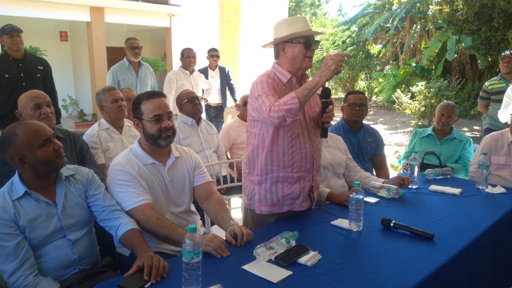 PRM en Pedernales: Hipólito Mejía encabeza encuentro con dirigentes por Carolina