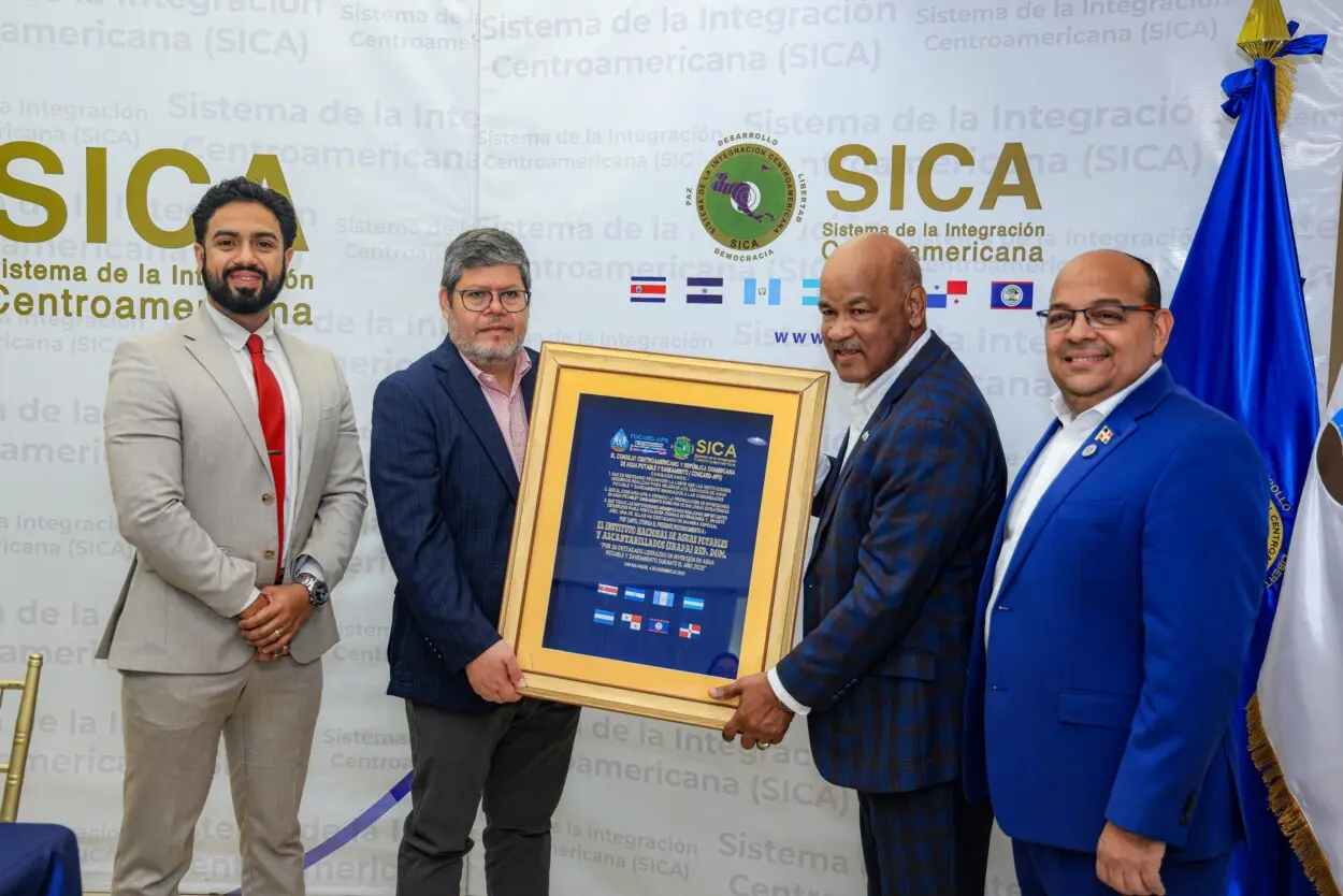 FOCARD -APS reconoce a Wellington Arnaud, director del INAPA