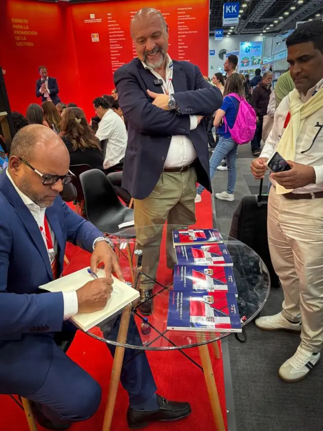 Francisco Tavárez presenta su libro «La conjura haitiana y la maldición dominicana» en Guadalajara, México.