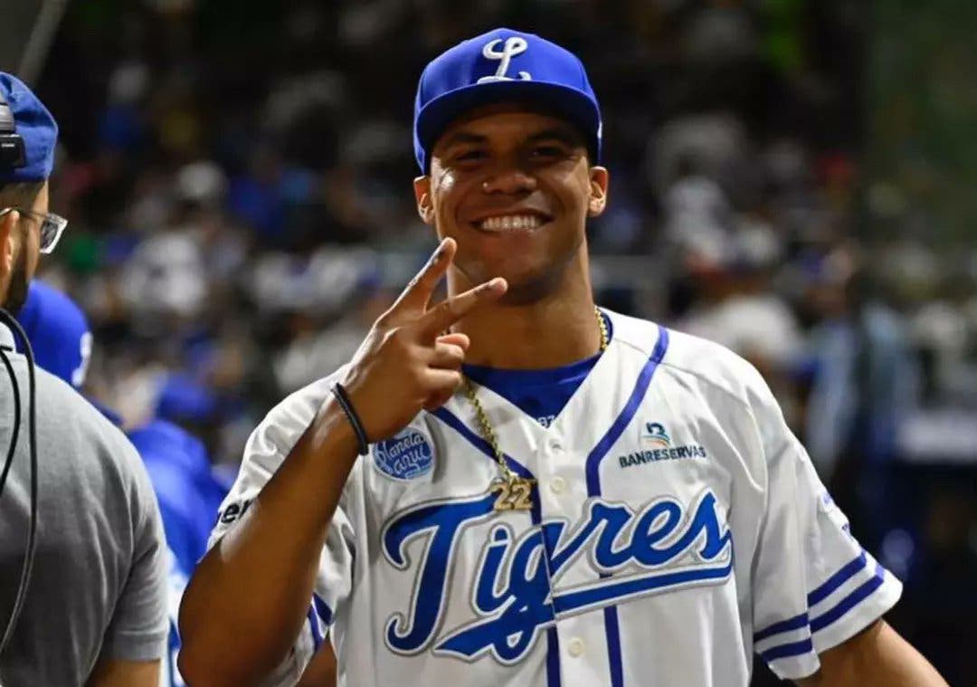 Juan Soto entrena en el Quisqueya en medio de expectativas de jugar con el Licey