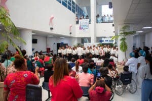 Coro Nacional lleva alegría y esperanza a pacientes del Incart con villancicos navideños