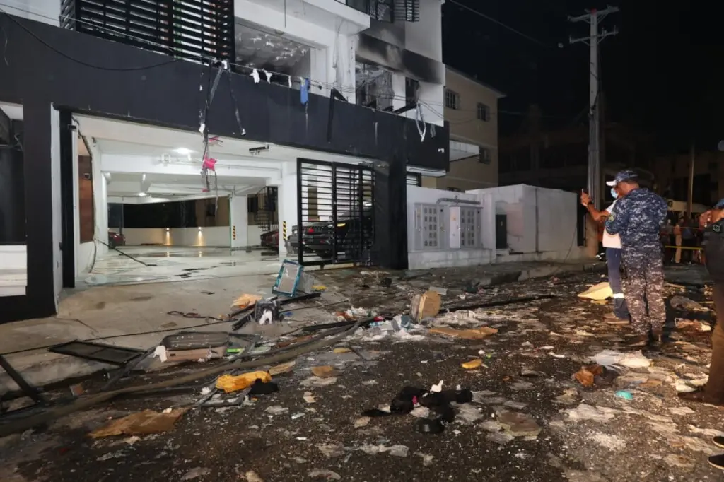 Parte de los escombros dejado por la explosión de un tanque de gas en Villa Marina.-Foto Olga Lidia de la Cruz