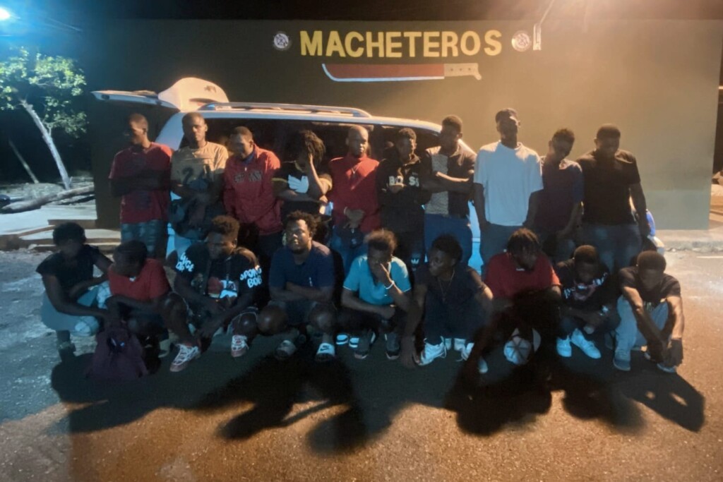 Detienen 28 haitianos durante operativos en Valverde en los que un menor dominicano fue rescatado