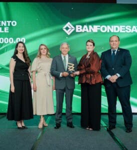 BANFONDESA es galardonado por la BVRD como líder en «Instrumento sostenible» en los premios 2025