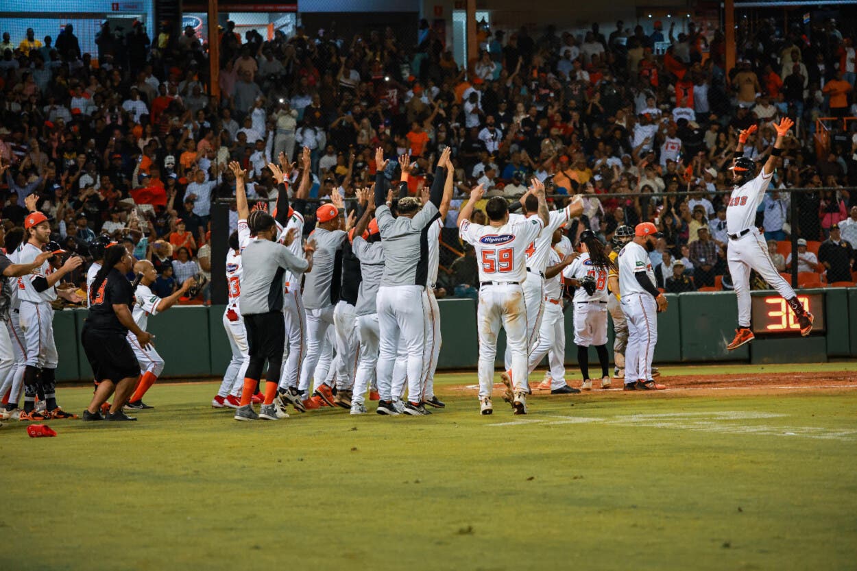 Bryan De La Cruz en «modo MVP» conecta HR dramático para guiar a Toros sobre Águilas