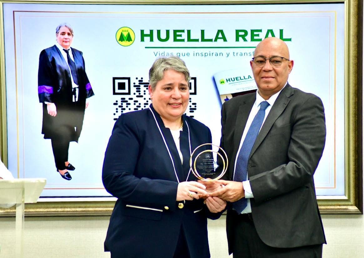 Revista Huella Real reconoce el legado de Arelis Ricourt